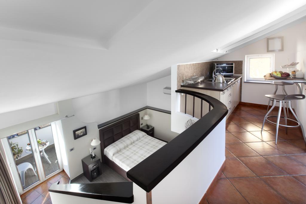 Magi House Relais Aparthotel Соренто Екстериор снимка